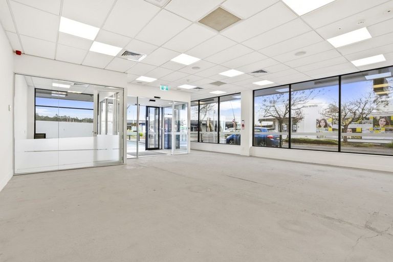 Photo of property in 1/320 Main Road, Tawa, Wellington, 5028