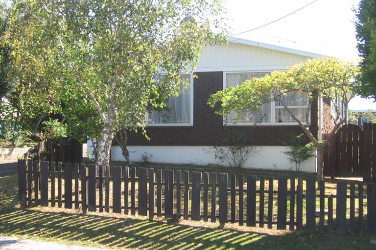 Photo of property in 1/10 Rickards Place, New Lynn, Auckland, 0600