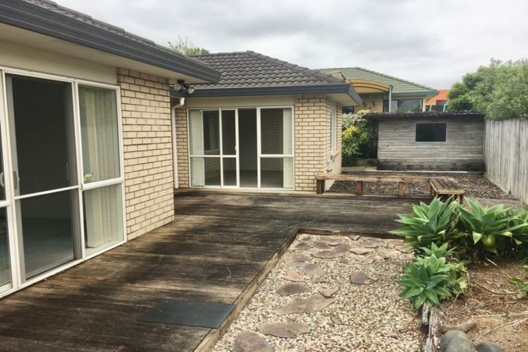 Photo of property in 10 Newry Close, East Tamaki Heights, Auckland, 2016