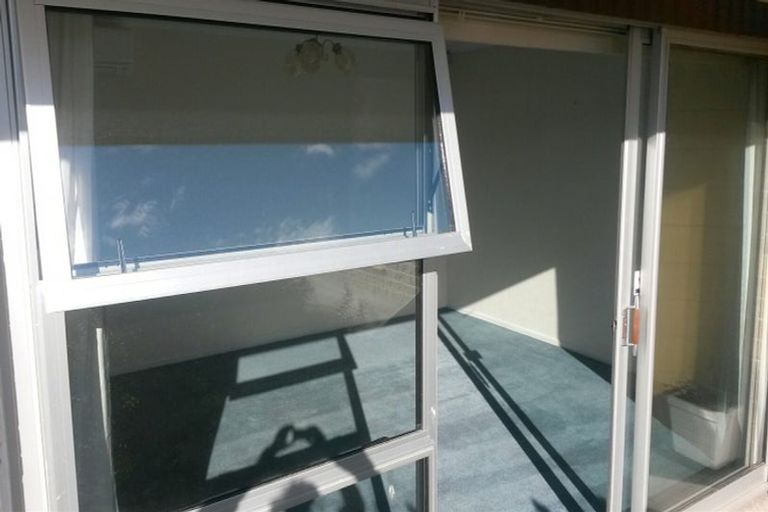 Photo of property in 77 Memorial Avenue, Ilam, Christchurch, 8053