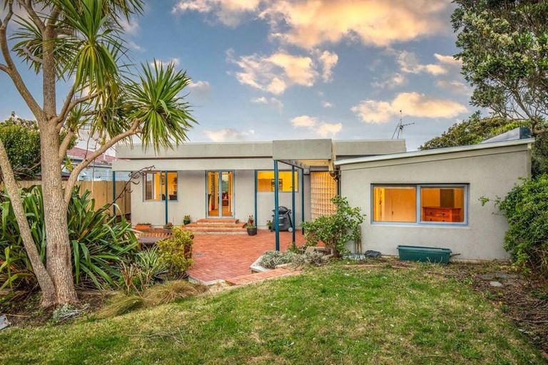Photo of property in 5 Clifford Road, Johnsonville, Wellington, 6037