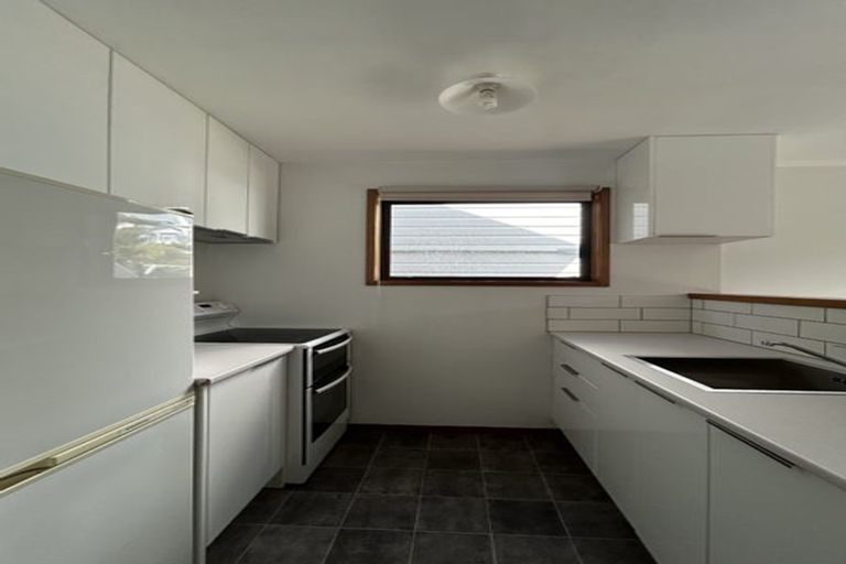 Photo of property in 24 Tanera Crescent, Brooklyn, Wellington, 6021