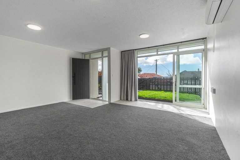 Photo of property in 86 Sylvan Avenue, Northcote, Auckland, 0627