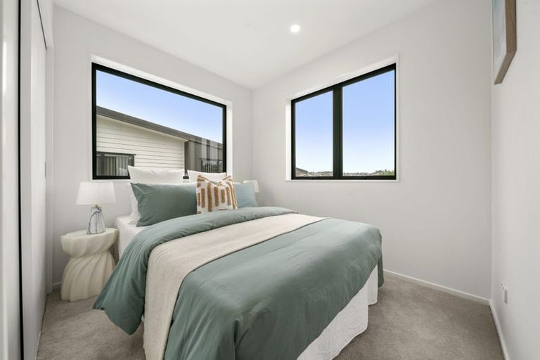Photo of property in 13 Rengarenga Rise, Fairview Heights, Auckland, 0632