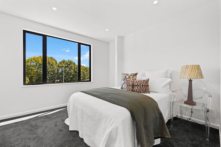 Photo of property in 2/11 Carlton Mill Road, Merivale, Christchurch, 8014