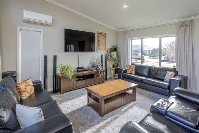 Photo of property in 54 Easton Way, Levin, 5510