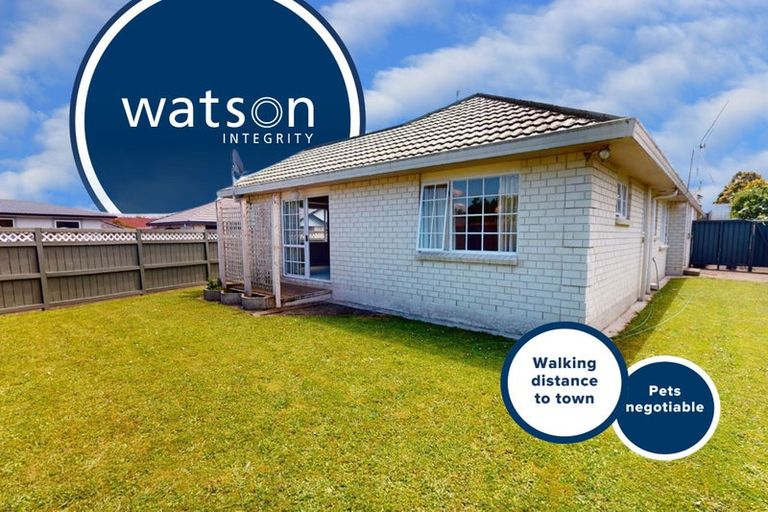 Photo of property in 8 Holly Court, Palmerston North, 4410