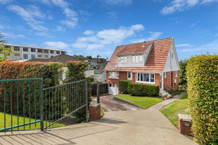 Photo of property in 47 Forrest Hill Road, Milford, Auckland, 0620