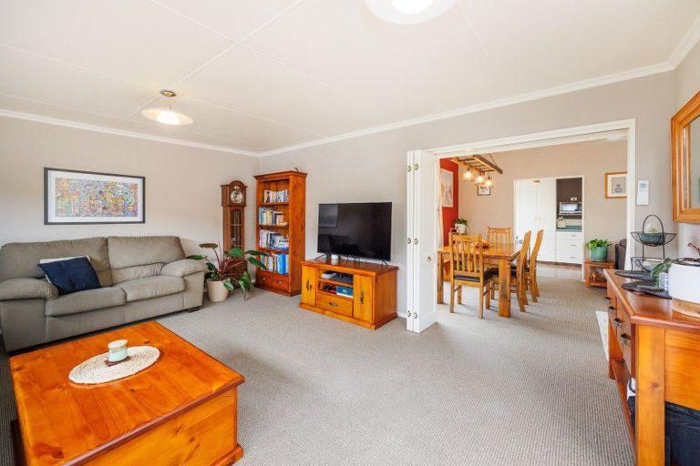 Photo of property in 121 Ruamahanga Crescent, Terrace End, Palmerston North, 4410