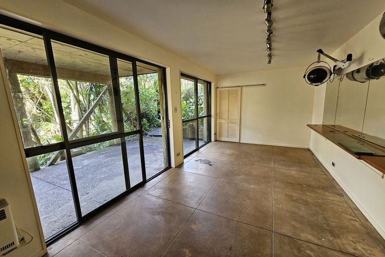Photo of property in 52 Sunnyhaven Avenue, Beach Haven, Auckland, 0626