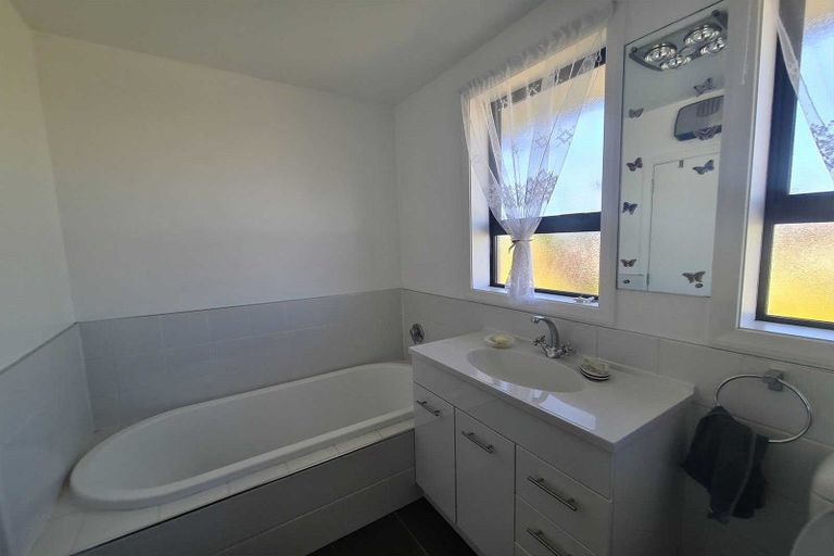 Photo of property in 6 Azalea Close, Templeton, Christchurch, 8042