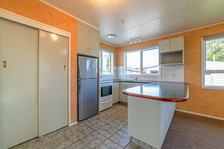 Photo of property in 18 Acacia Street, Kelvin Grove, Palmerston North, 4414