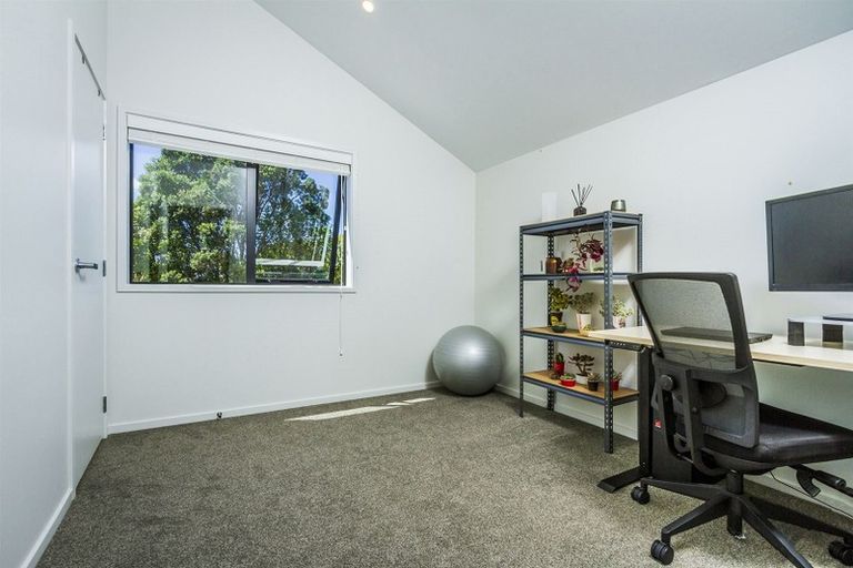 Photo of property in 2b Rosalind Road, Glenfield, Auckland, 0629