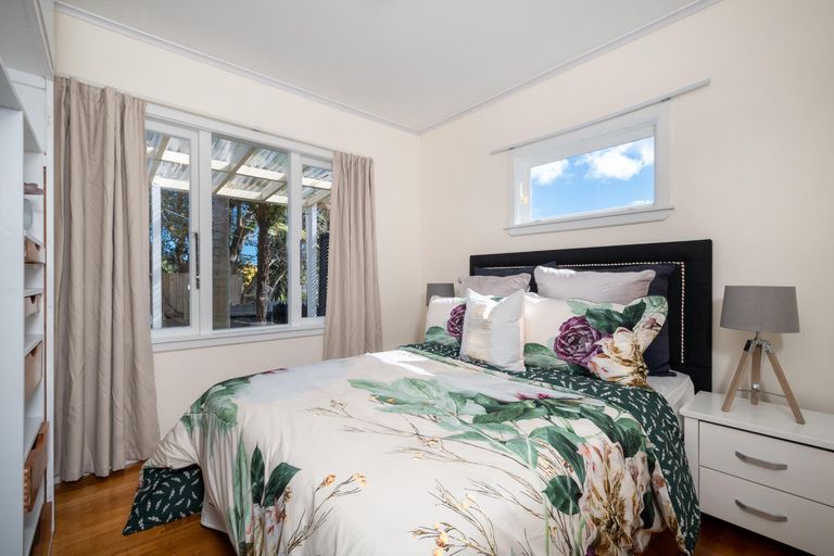 Photo of property in 82 Rosier Road, Glen Eden, Auckland, 0602