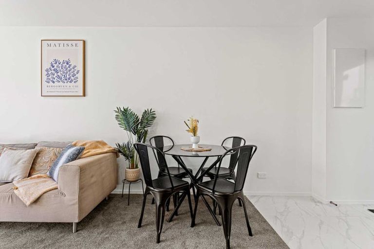 Photo of property in 14/10 Fathom Place, Te Atatu Peninsula, Auckland, 0610