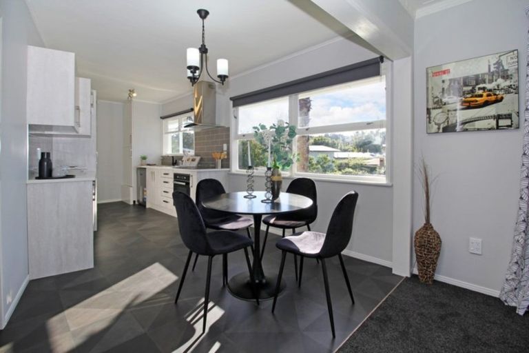 Photo of property in 6 Lawrence Crescent, Hillpark, Auckland, 2102