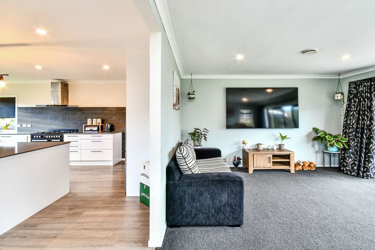 Photo of property in 516a Great South Road, Rosehill, Papakura, 2113