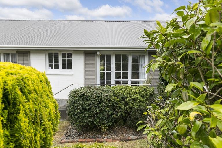 Photo of property in 5 Thurleigh Grove, Karori, Wellington, 6012