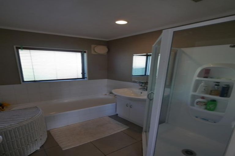 Photo of property in 2/52 Youngs Road, Papakura, 2110