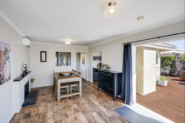 Photo of property in 43 Neeve Road, Taradale, Napier, 4112