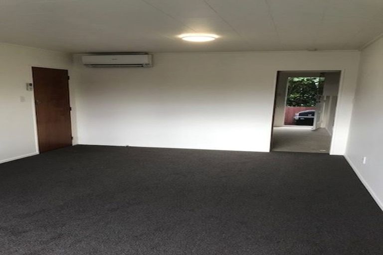 Photo of property in 210f4 Newlands Road, Newlands, Wellington, 6037