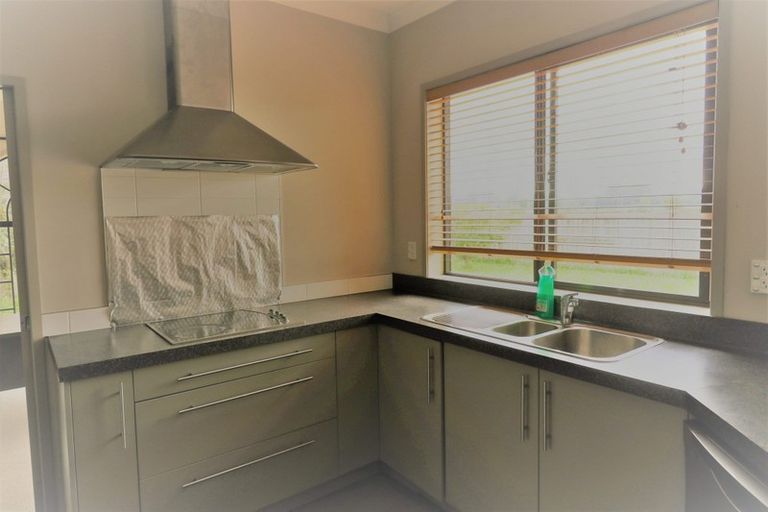 Photo of property in 8 Gibbston Close, Huntington, Hamilton, 3210