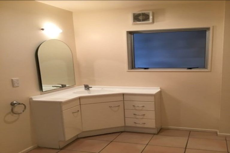 Photo of property in 9 Bank Road, Northland, Wellington, 6012