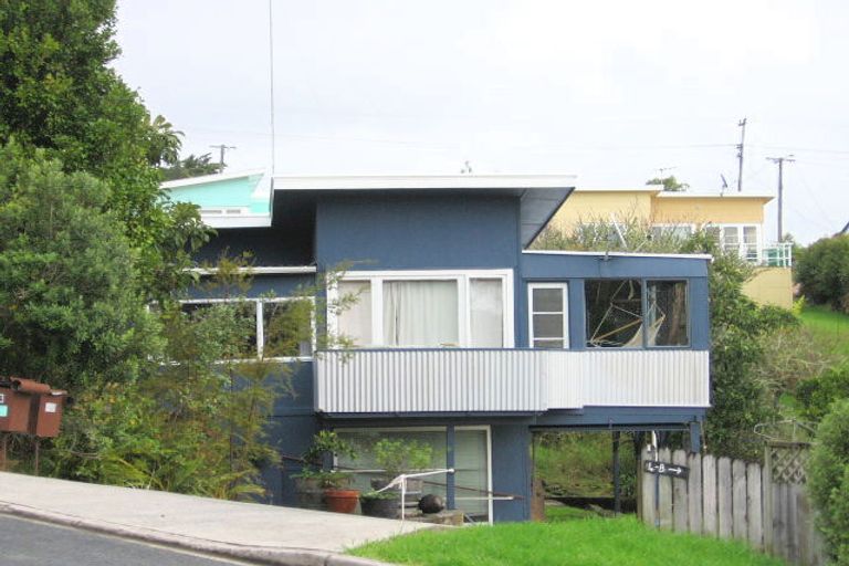 Photo of property in 4a Pohutukawa Avenue, Red Beach, 0932