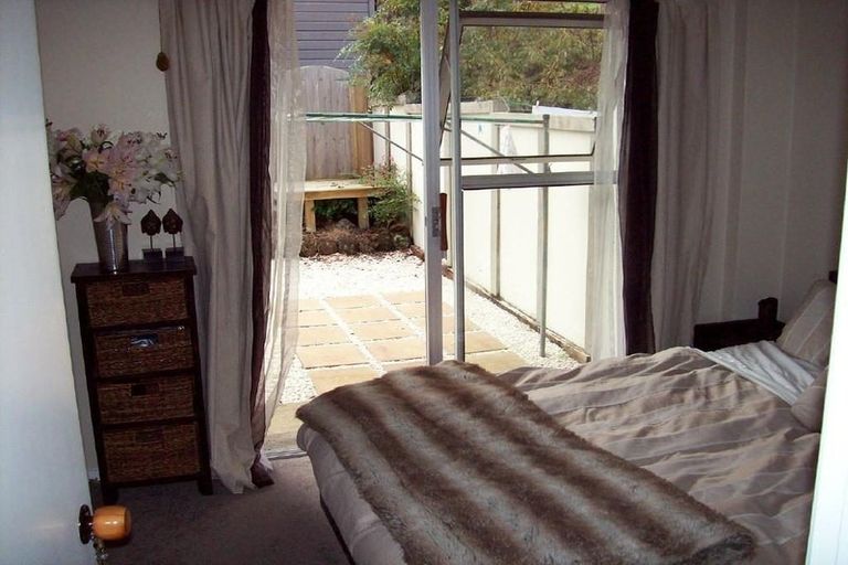 Photo of property in 2/66 Victoria Road, Devonport, Auckland, 0624