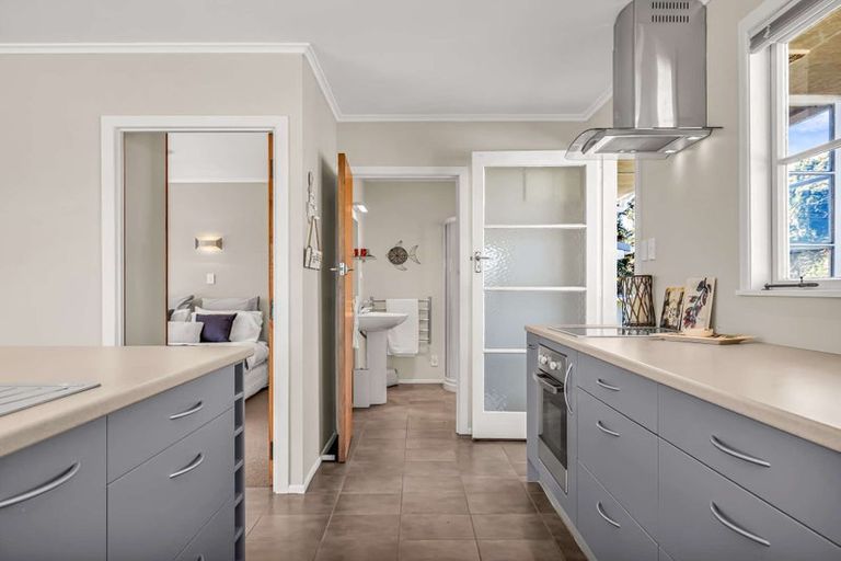 Photo of property in 33 James Mcleod Road, Shelly Beach, South Head, 0874