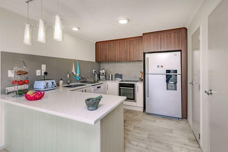 Photo of property in 121 Keri Vista Rise, Papakura, 2110