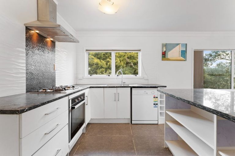 Photo of property in 4/304 Great North Road, Henderson, Auckland, 0612