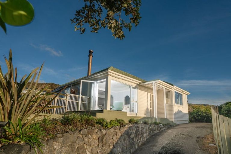Photo of property in 77 The Parade, Paekakariki, 5034