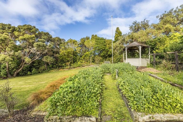 Photo of property in 100 Larsen Crescent, Tawa, Wellington, 5028