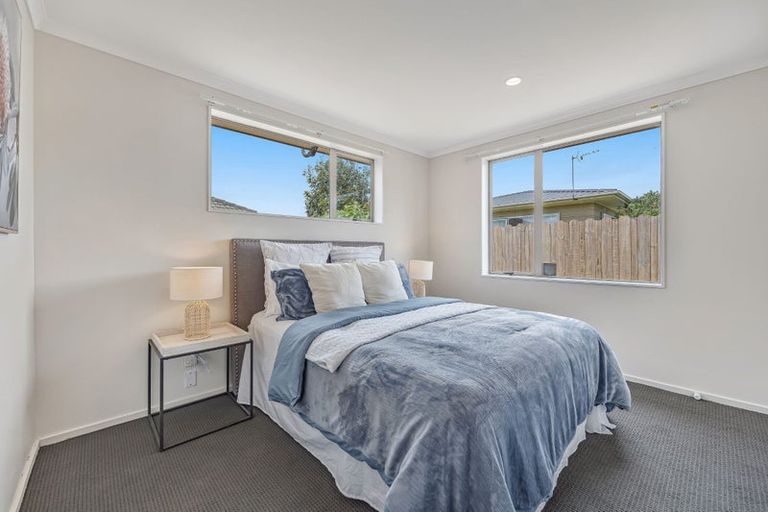 Photo of property in 23 Piriti Place, Weymouth, Auckland, 2103