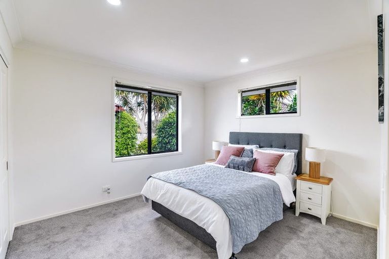 Photo of property in 4 Mahina Place, Te Atatu Peninsula, Auckland, 0610