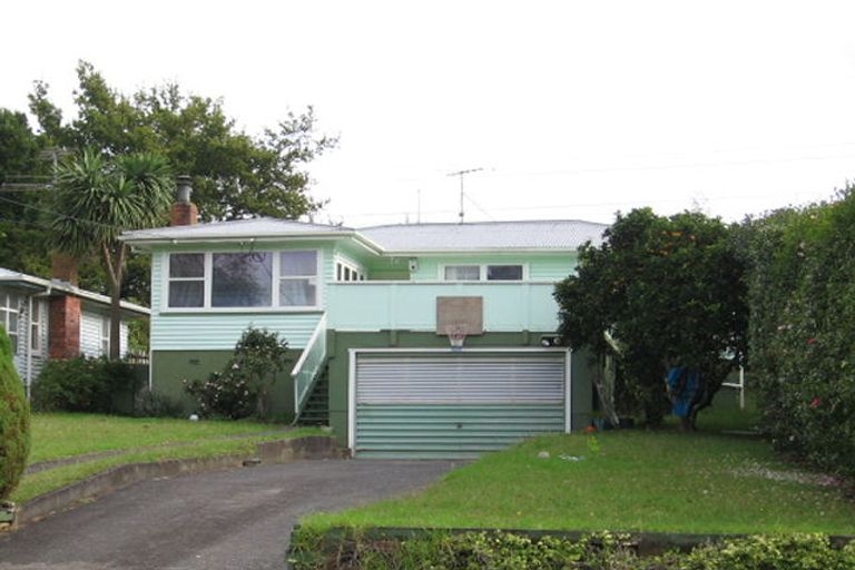 Photo of property in 15 Lowtherhurst Road, Massey, Auckland, 0614