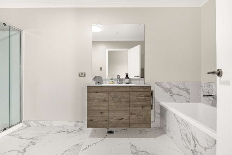 Photo of property in 13b Nellie Drive, Kumeu, 0810