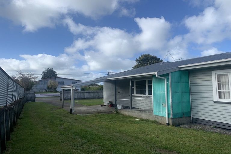 Photo of property in 11 Tawhiti Road, Hawera, 4610