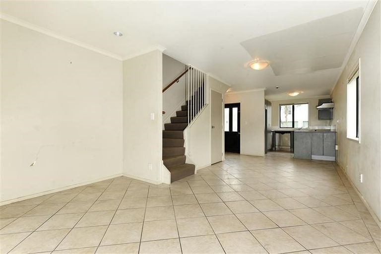 Photo of property in 56 Verdale Circle, Glen Eden, Auckland, 0602