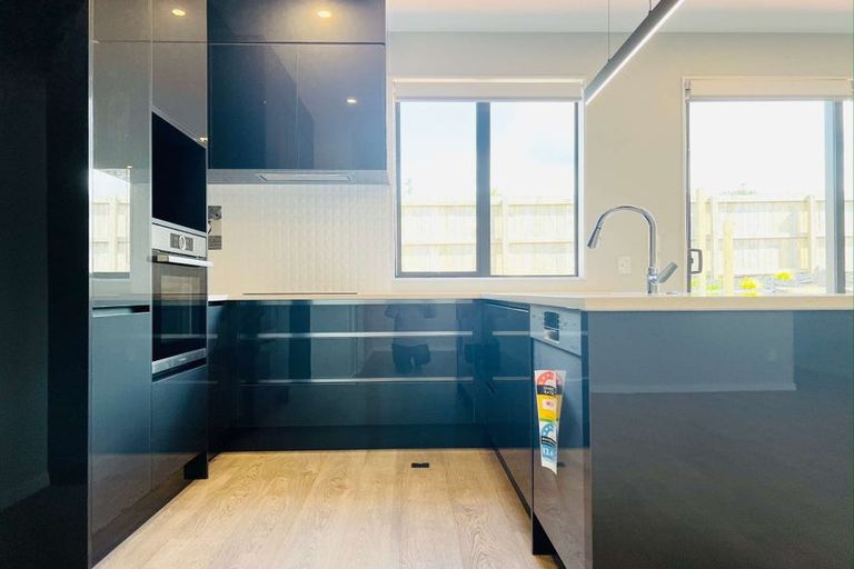 Photo of property in 17 Surf View Crescent, Red Beach, 0932