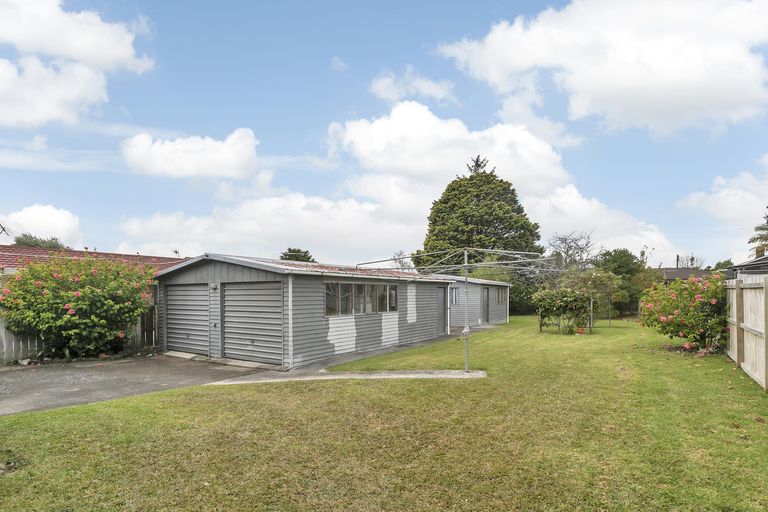 Photo of property in 126 Hutchinson Avenue, New Lynn, Auckland, 0600
