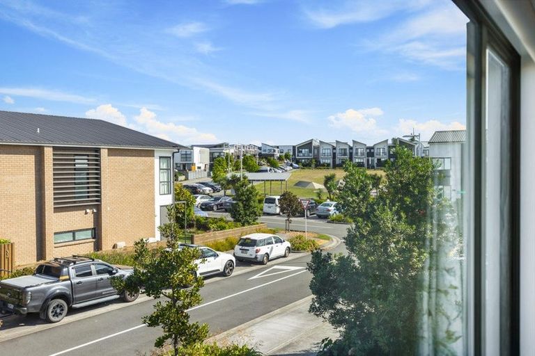 Photo of property in 21 Ian Morrison Road, Hobsonville, Auckland, 0616