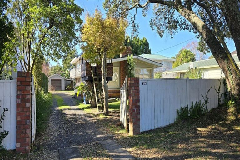 Photo of property in 27 Graham Avenue, Te Atatu Peninsula, Auckland, 0610