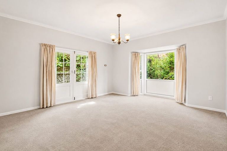 Photo of property in 43 Amapur Drive, Khandallah, Wellington, 6035
