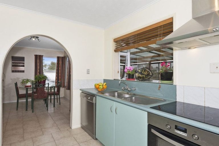 Photo of property in 22 Manapouri Place, Pakuranga Heights, Auckland, 2010