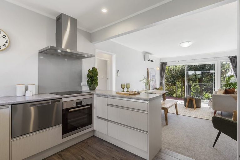 Photo of property in 2/26 Paramu Avenue, Birkdale, Auckland, 0626