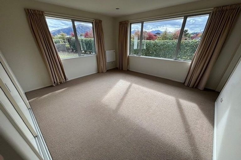Photo of property in 7 Sunnyside Lane, Wanaka, 9305