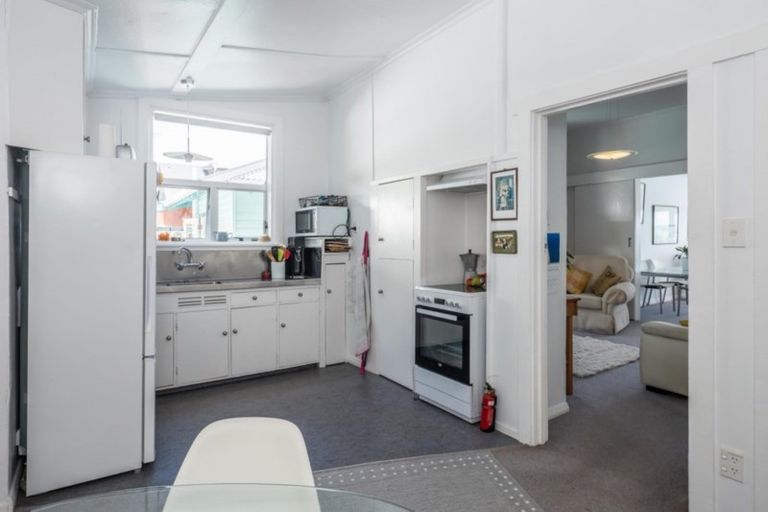 Photo of property in 190 The Esplanade, Island Bay, Wellington, 6023