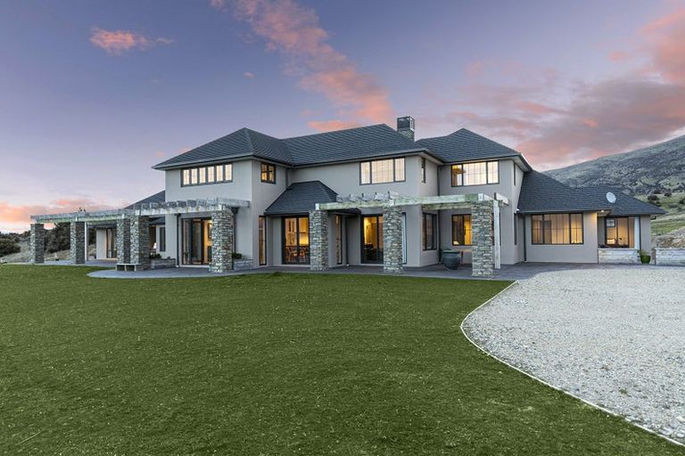 Photo of property in 23 Miharo Lane, Queensberry, Cromwell, 9383